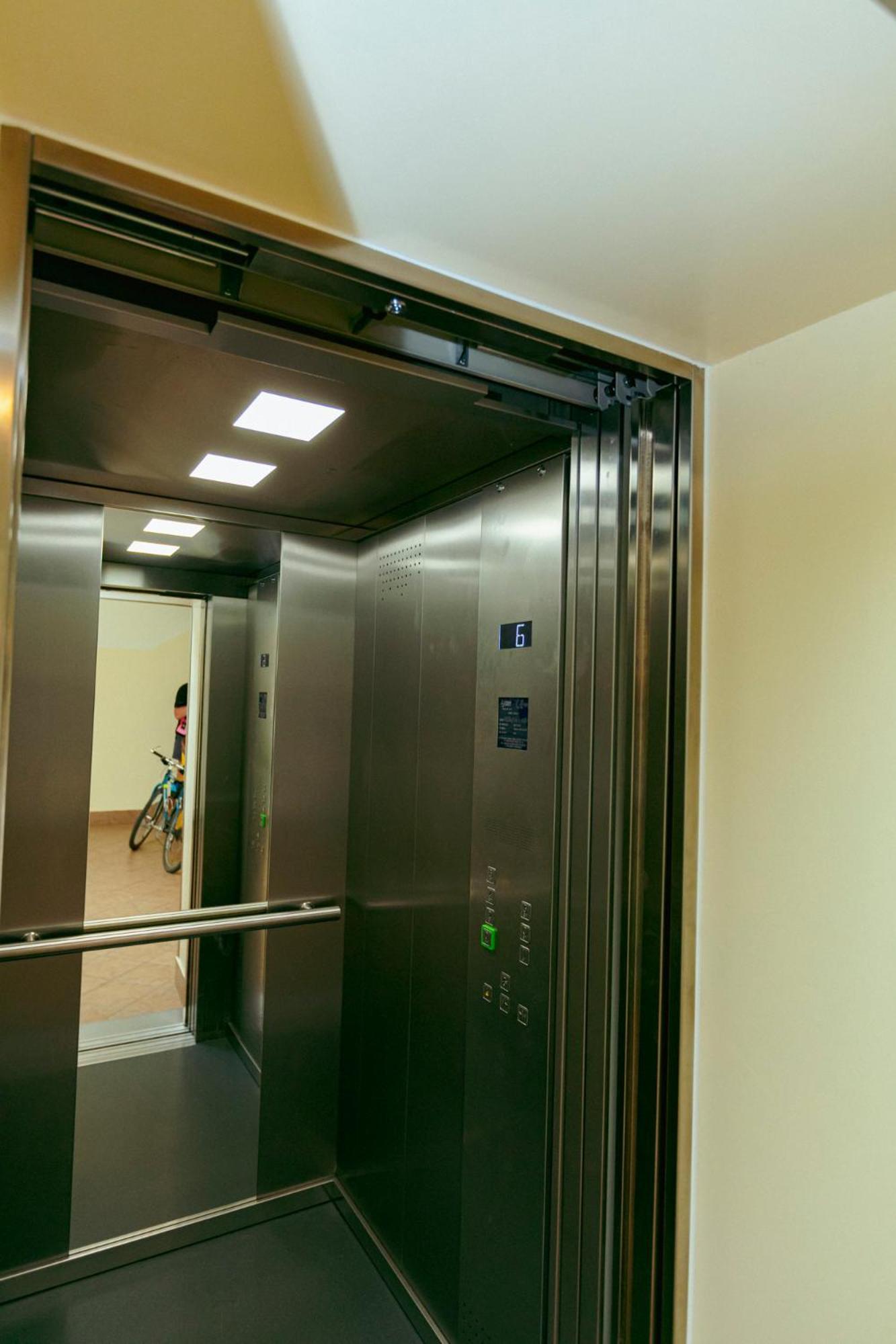 Plac Konstytucji 6 Grey - Bezplatny Garaz Podziemny - Free Parking - Apartament Dla 4 Osob วอร์ซอ ภายนอก รูปภาพ
