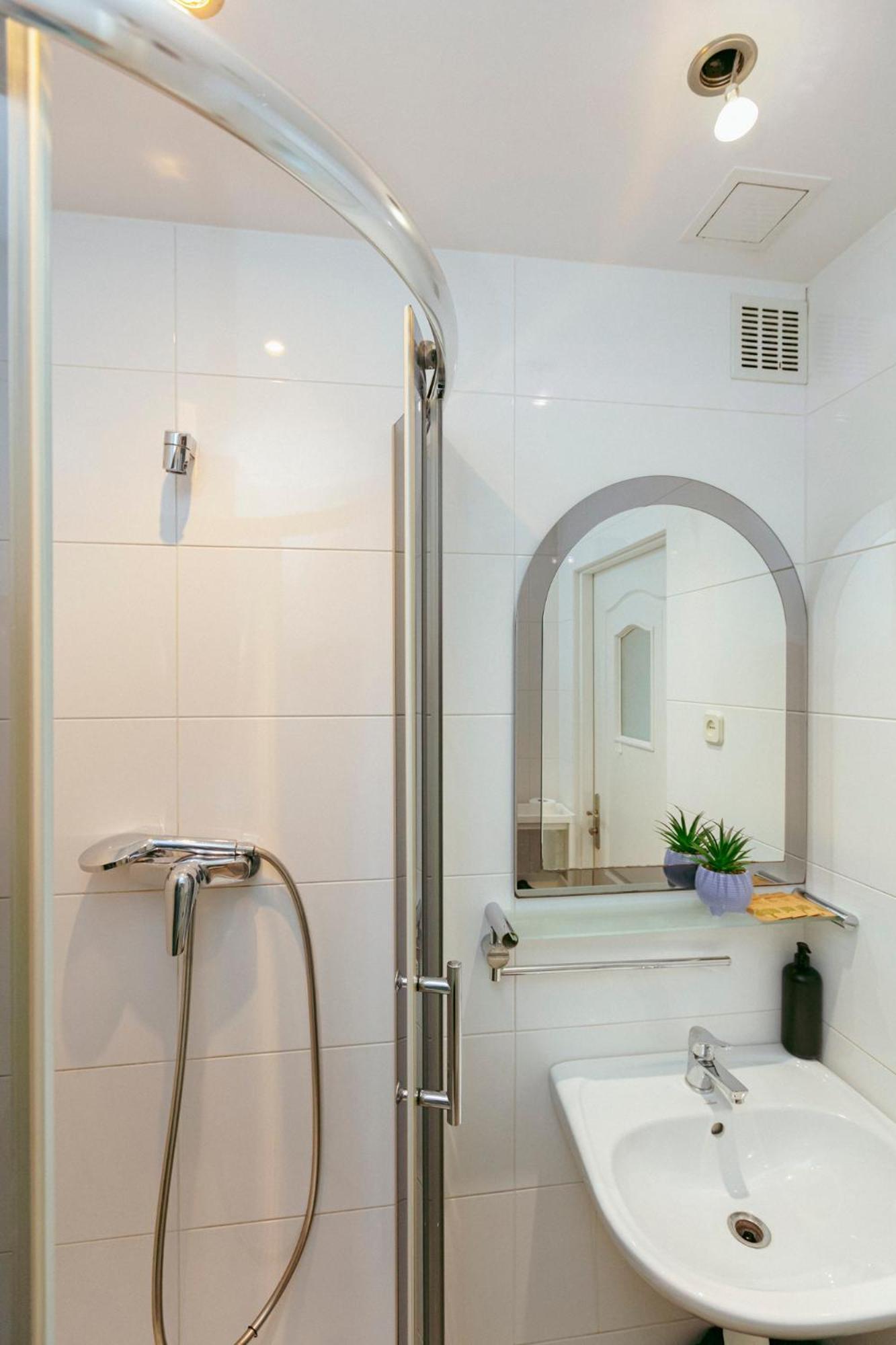 Plac Konstytucji 6 Grey - Bezplatny Garaz Podziemny - Free Parking - Apartament Dla 4 Osob วอร์ซอ ภายนอก รูปภาพ